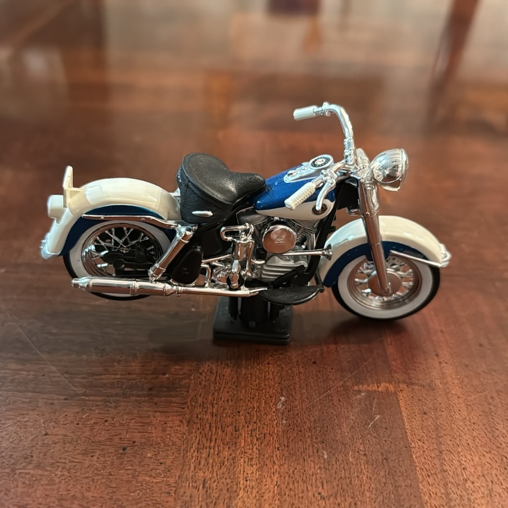 Maisto Duo Glide  Die Cast Metal Harley Davidson Official Licensed Motor…